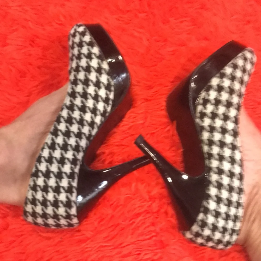 Kenneth Cole reaction houndstooth stilettos